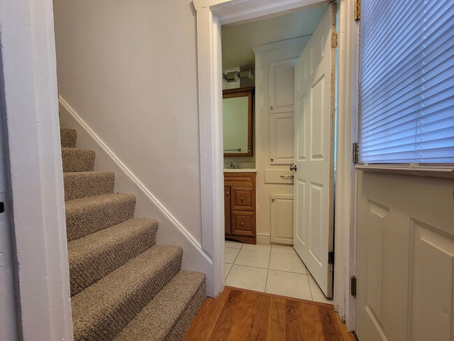 Building Photo - 271 W Main St