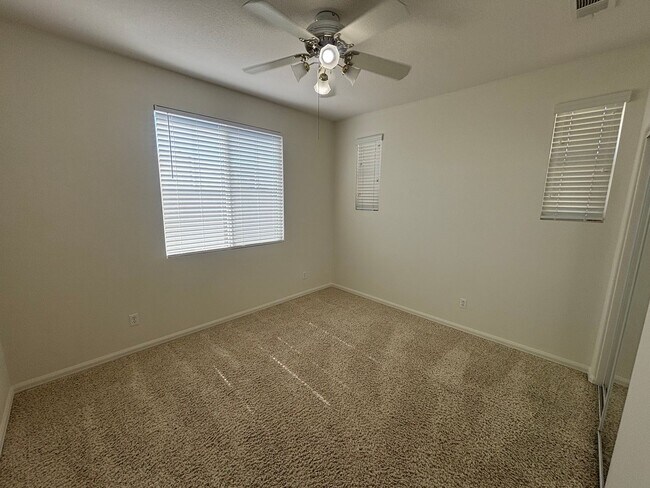 Building Photo - 2307 Thorncroft Cir