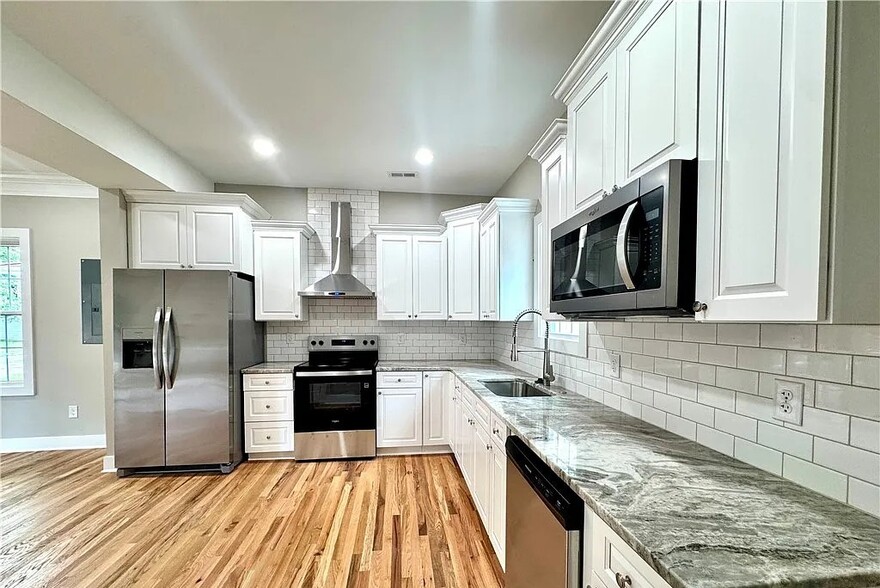 Building Photo - 1130 W High St