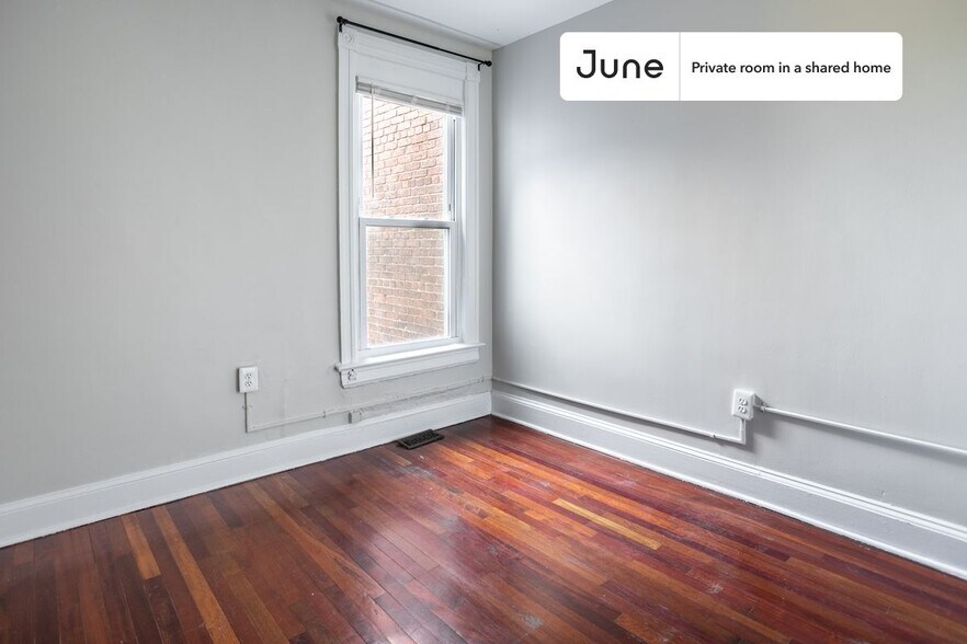 Building Photo - Private bedroom in 3 bed/2.5 bath Home