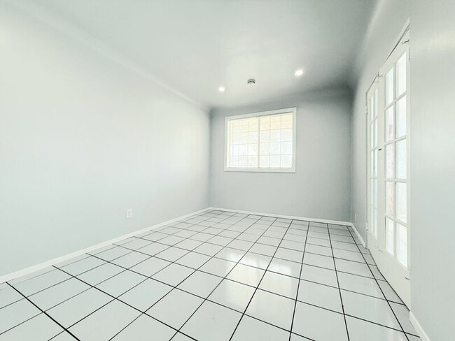 Building Photo - 2515 Illinois Ave