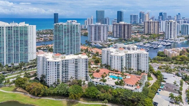 Building Photo - 20000 E Country Club Dr