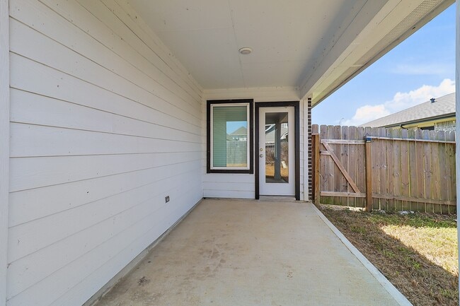Building Photo - 14819 Cold Water Dr