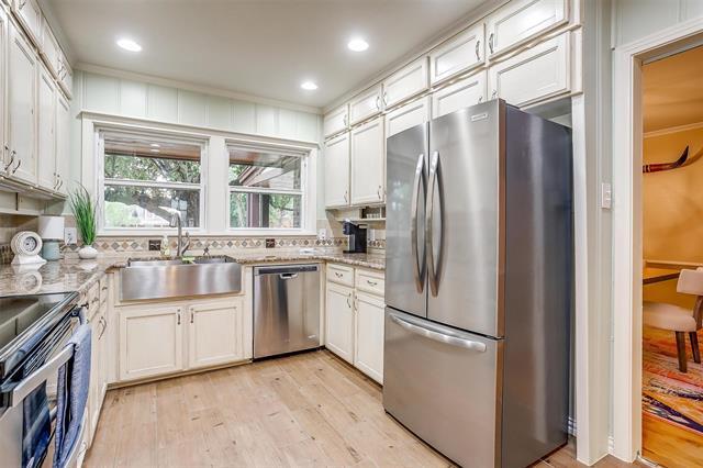 Building Photo - 1505 N Riverside Dr