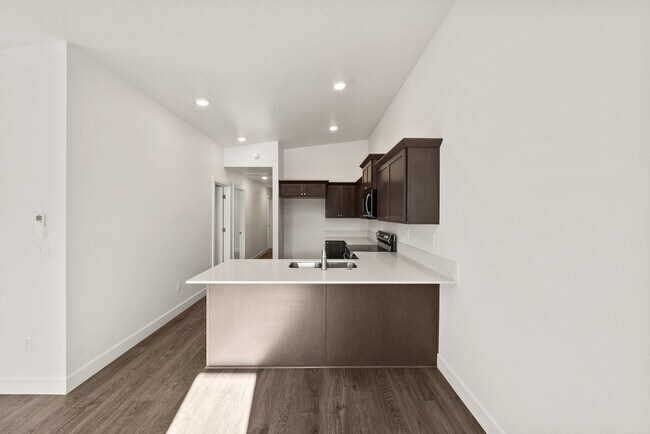 Building Photo - Modern 3 Bed/2 Bath Single-Level Home with Open Living - Redmond