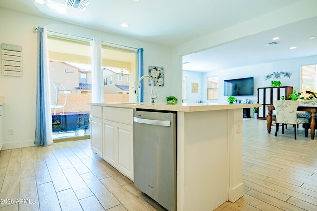 Building Photo - 21513 E Sparrow Dr