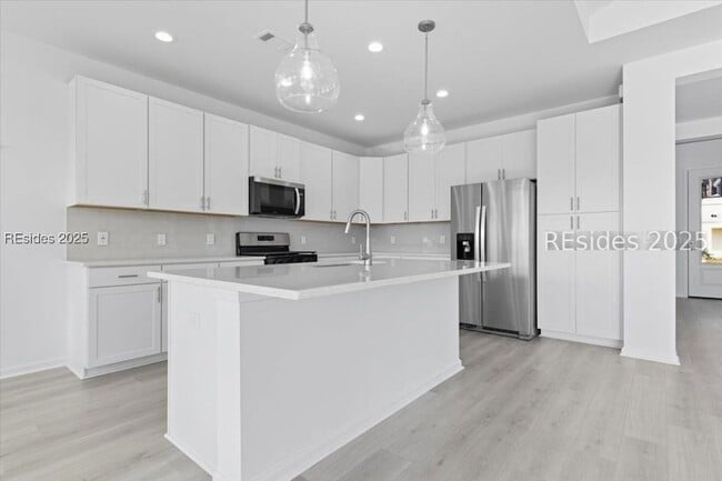 Building Photo - 921 Tropics Ave