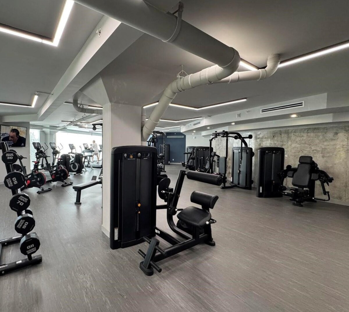 Building Photo - 400 S Pointe Dr