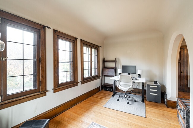 Building Photo - 522 N 65th St