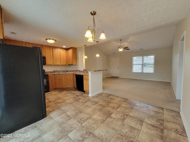 Building Photo - 416 Amaryllis Ln