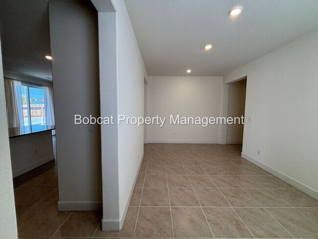 Building Photo - 1120 Dapple Dr