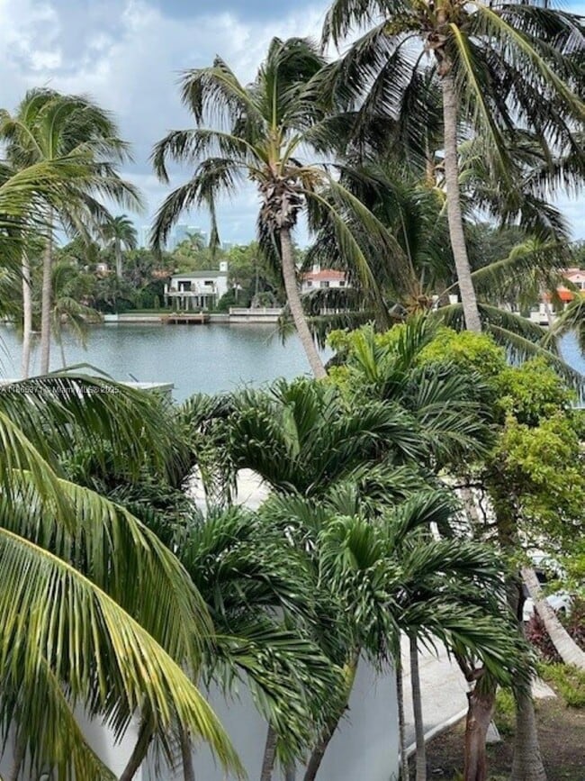 Building Photo - 5313 Collins Ave