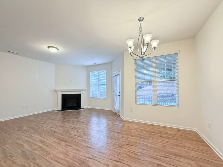Building Photo - 907 Saratoga Dr