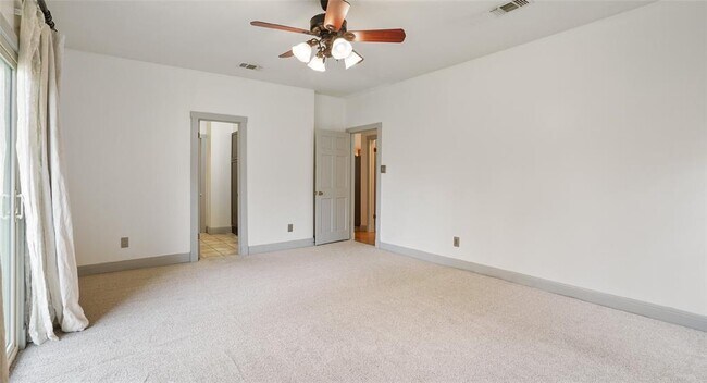Building Photo - 13918 Hummingbird Ln