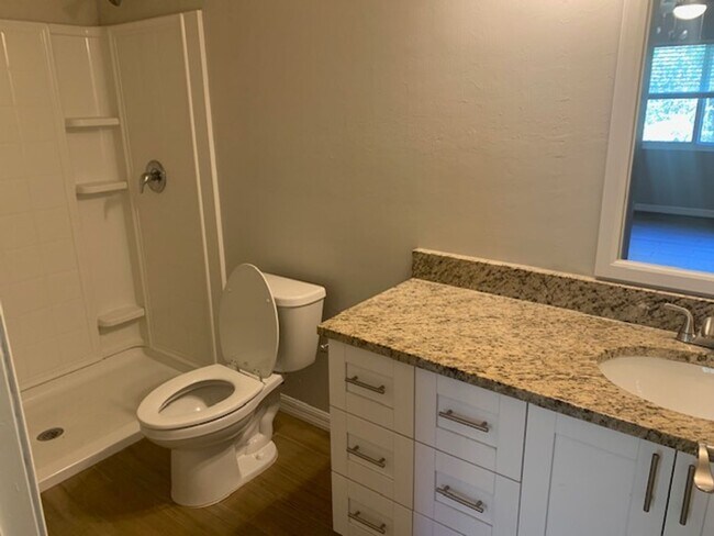 Building Photo - Duplex Unit