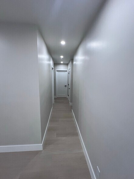 Building Photo - 160 E 34th St