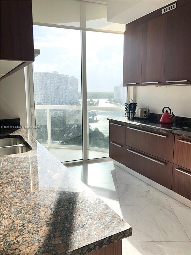 Building Photo - 15811 Collins Ave