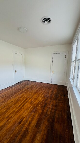 Building Photo - 812 Tyler Ave