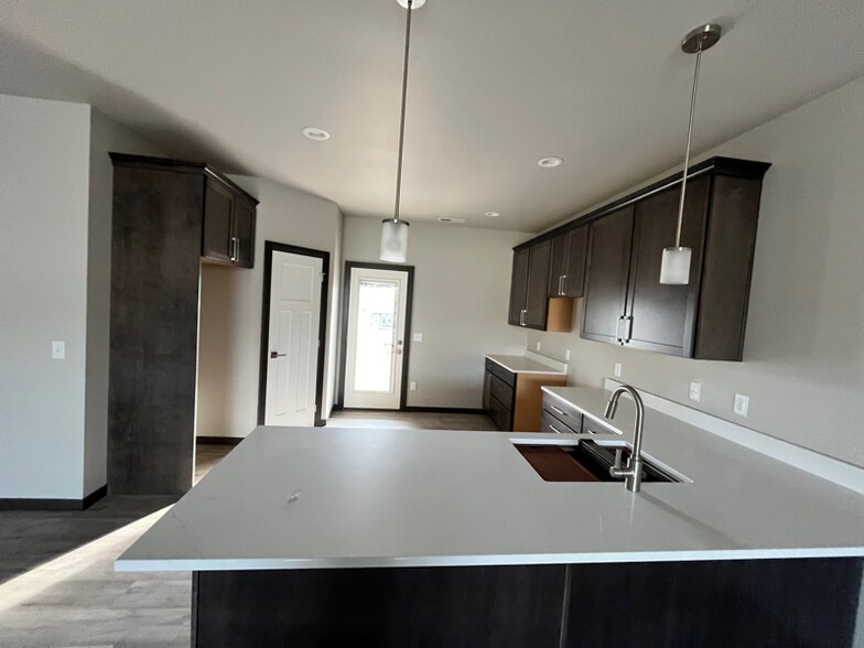 Building Photo - 2212 Quartzite Dr