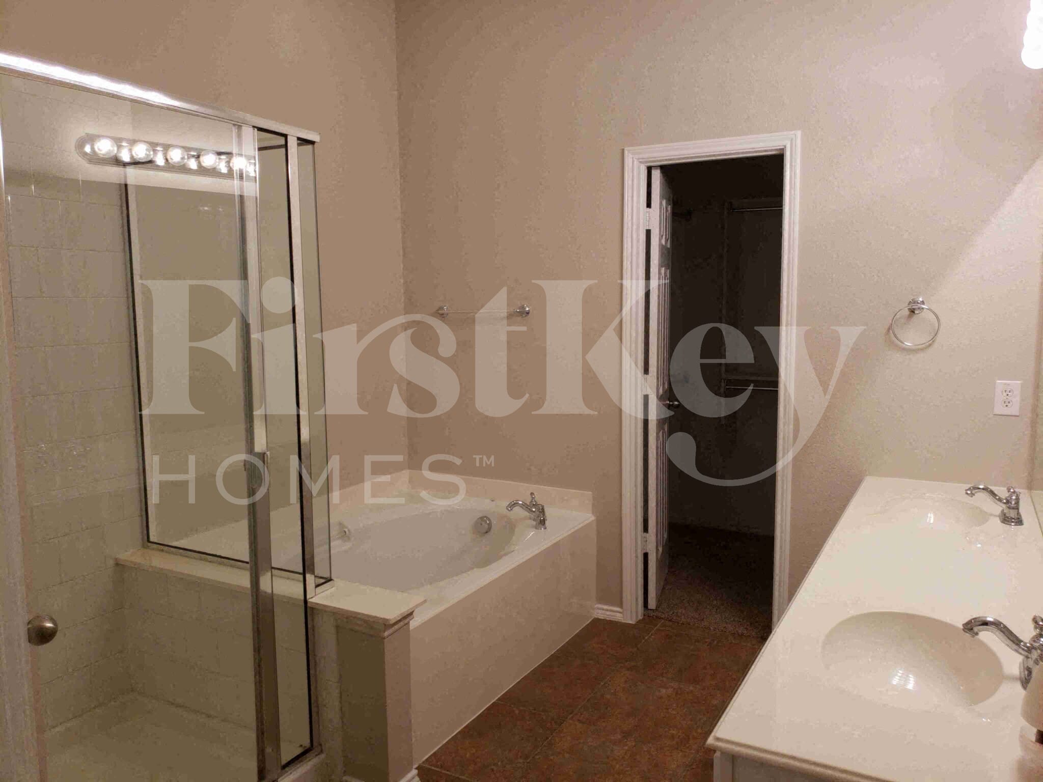 Building Photo - 707 Geary Dr