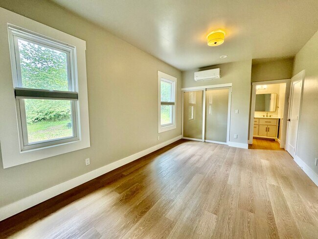 Building Photo - Seward Park fully renovated 4 bedroom, 3 b...