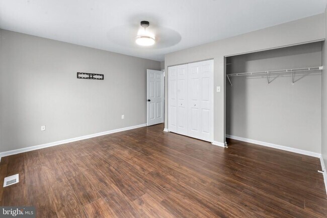 Building Photo - 5285 Stowe Ln