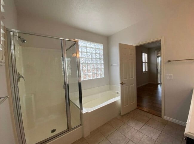 Building Photo - SPACIOUS HOME FOR RENT IN CORAL CANYON