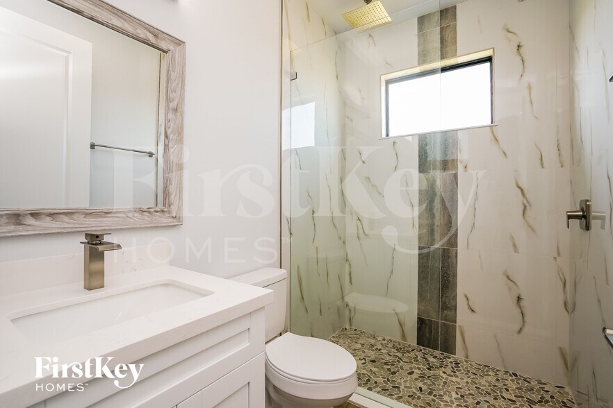 Building Photo - 1131 NE 2nd Pl