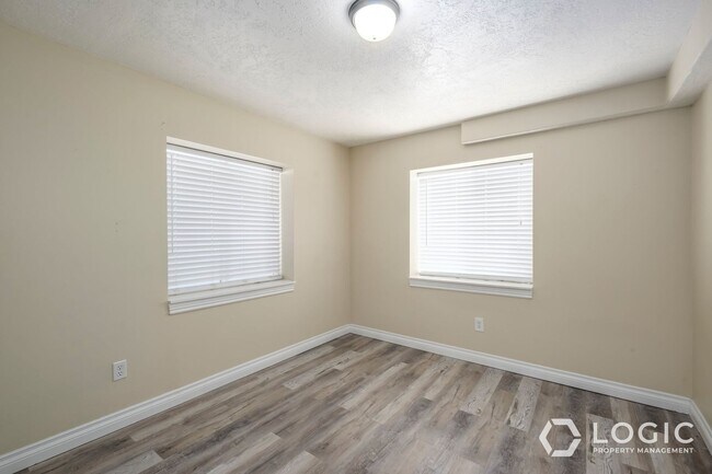 Building Photo - 3987 Lake Mountain Dr