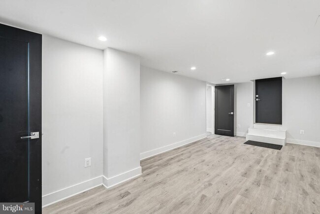 Building Photo - 1204 Trenton Pl SE