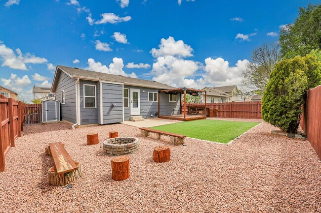 Building Photo - $2,100.00 - 3 bedroom, 2 bathroom, Single ...