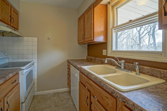 Building Photo - 1726-1728 W Blue Spruce Court