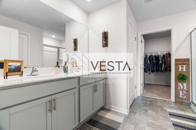 Building Photo - 575 Country Oak Dr