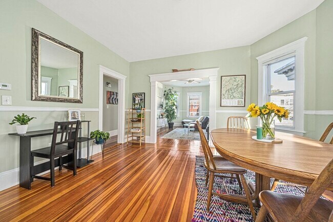 Building Photo - 89 Train St