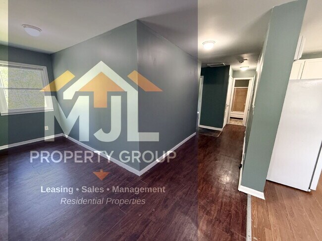 Building Photo - Spacious 3 Bedroom / 1 Bath Apartment in Sugar Creek *Ready Now*