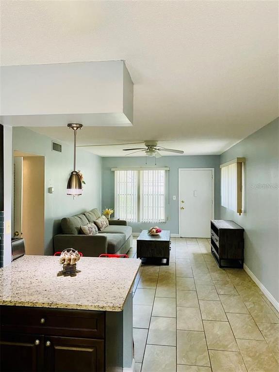 Building Photo - 825 N Primrose Dr
