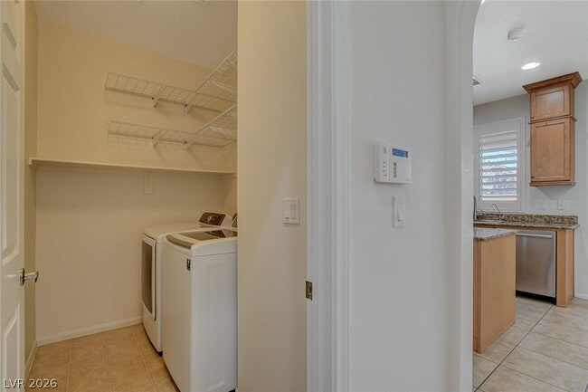 Building Photo - 9734 Maspalomas St
