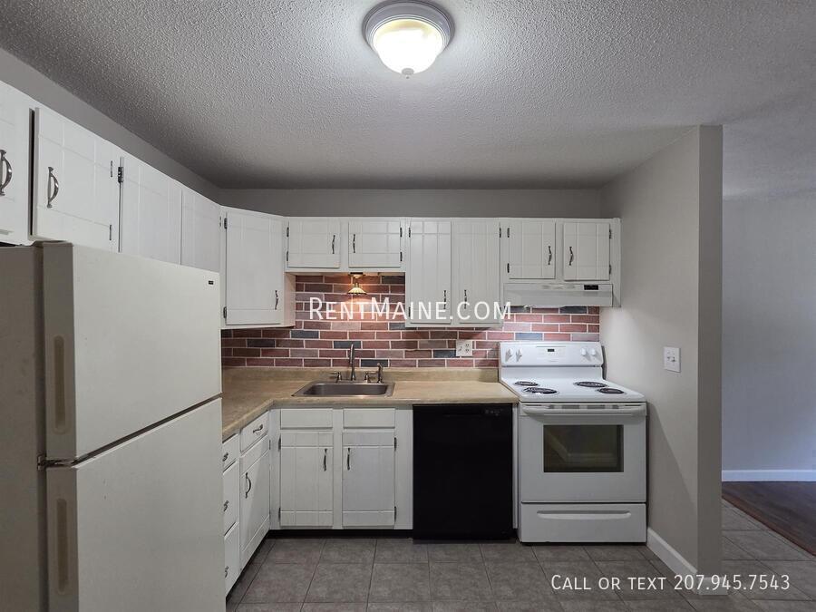 Building Photo - 10 Tall Pines Dr