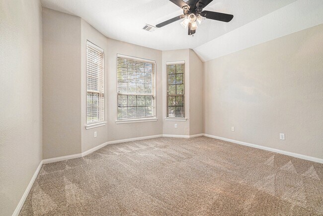 Building Photo - 139 N Hawkhurst Cir