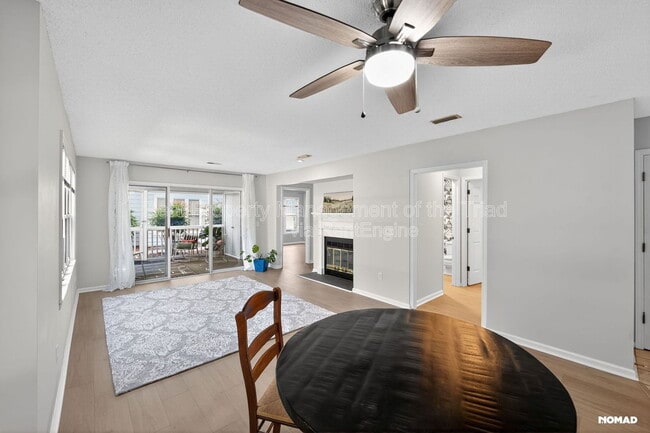 Building Photo - 201 Oakwood Ct