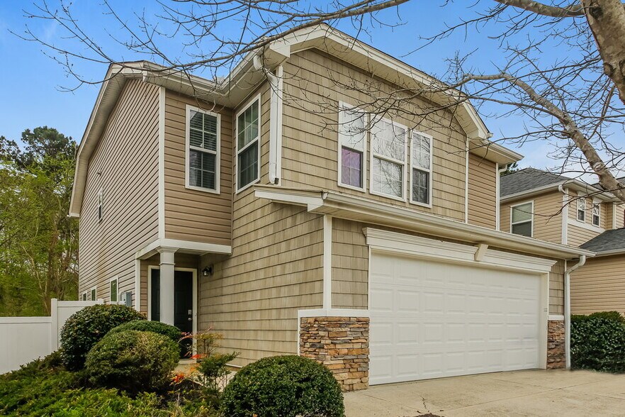 Building Photo - 203 Silver Spring St