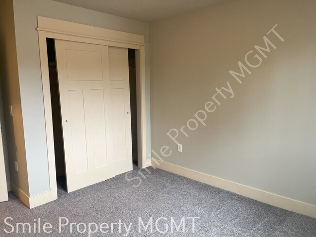 Building Photo - single house