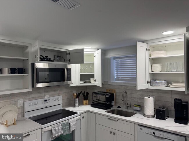 Building Photo - 8315 Navahoe Dr