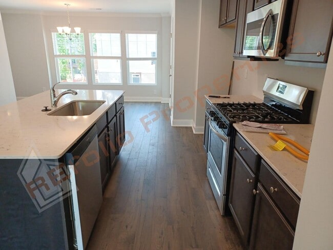 Building Photo - 718 Rosefield Dr