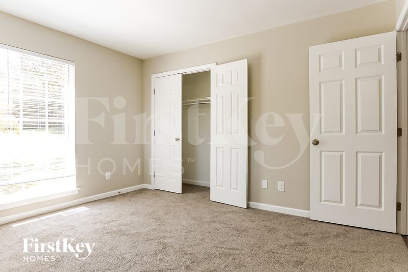 Building Photo - 601 Staffordshire Dr