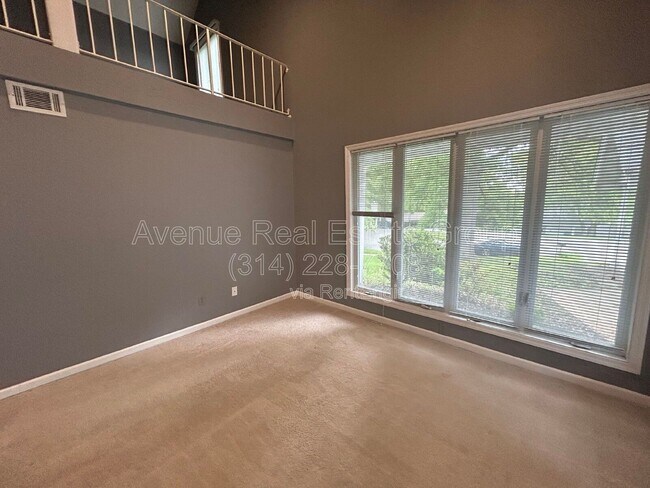 Building Photo - 411 Down Hill Dr