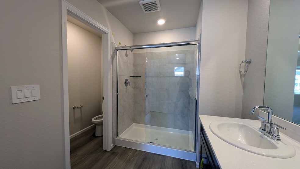 Standing Shower - 6569 N Malaya St