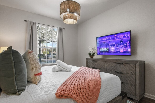 Building Photo - 4102 Breakview Dr