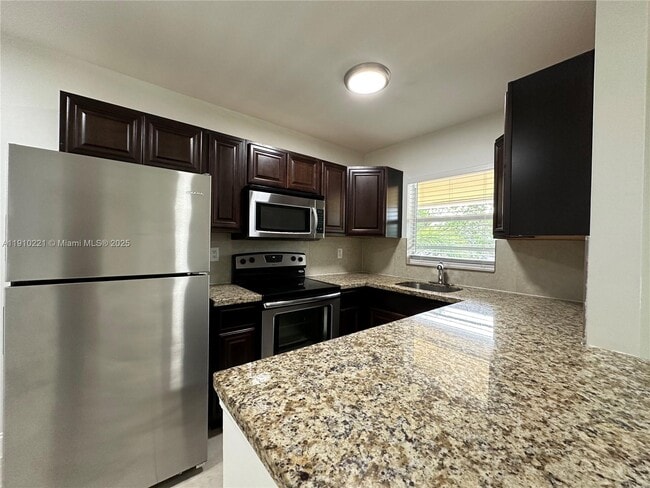 Building Photo - 2640 NE 8th Ave