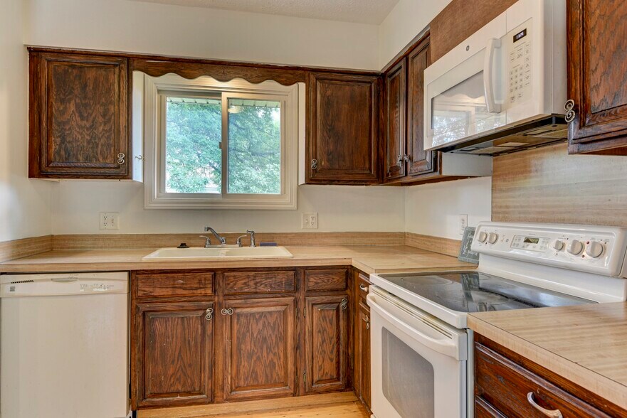 Building Photo - 3514 Glory Cir